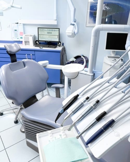 Outils du cabinet dentaire à Piton Saint-Leu